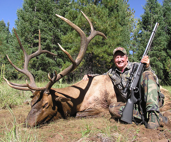 Montrose-man-hunting-with-Soap-Mesa-Outfitters-who-bagged-an-Elk